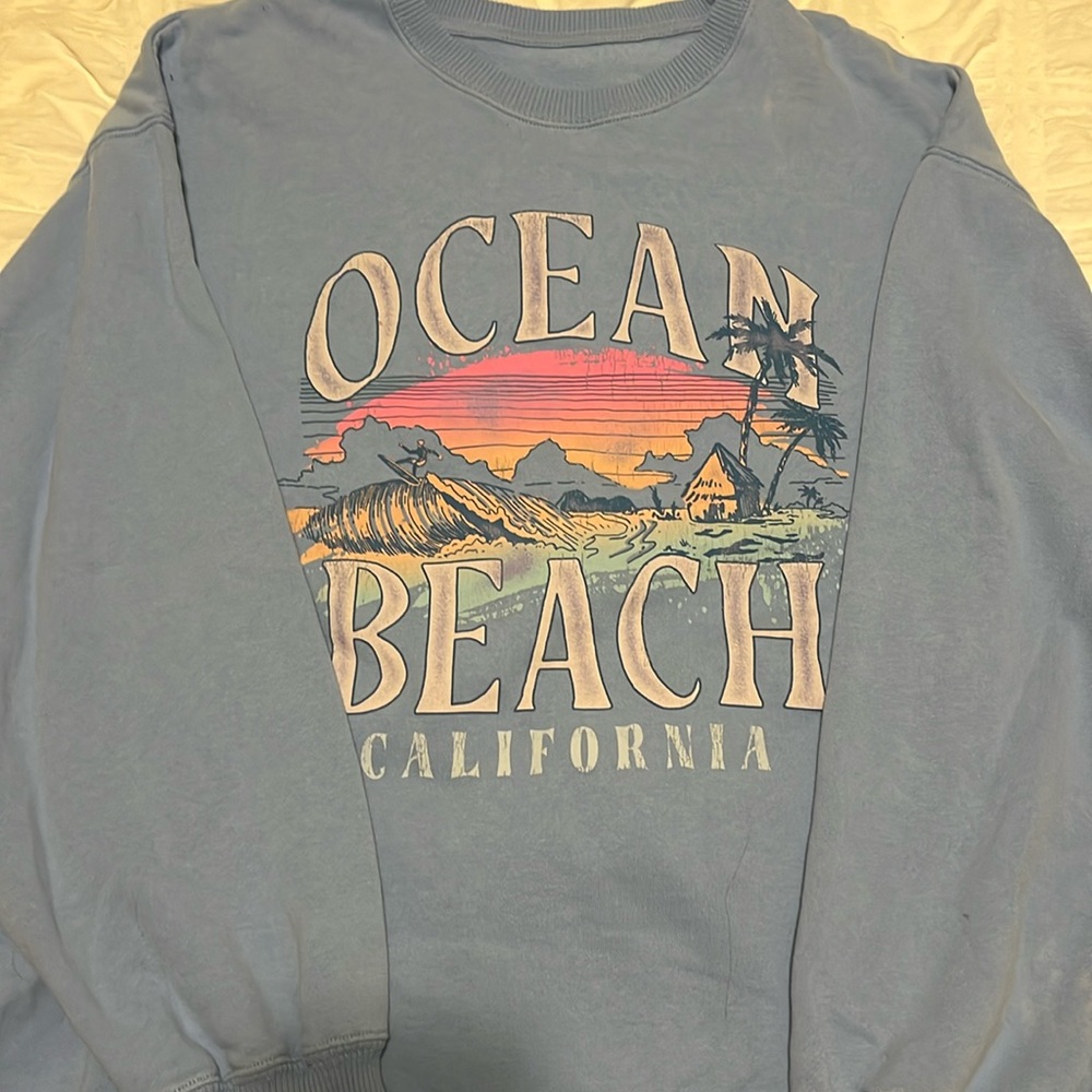 hollister california “ocean beach” light blue crewneck